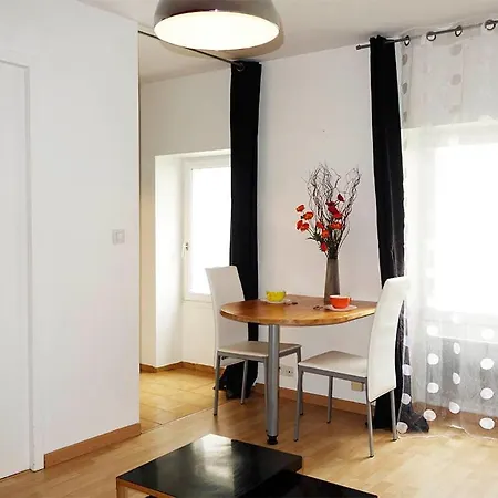 Apartment 1bis Rue Capitaine Corhumel *